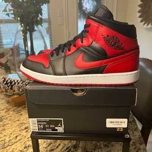 Jordan Retro 1 Mid Banned